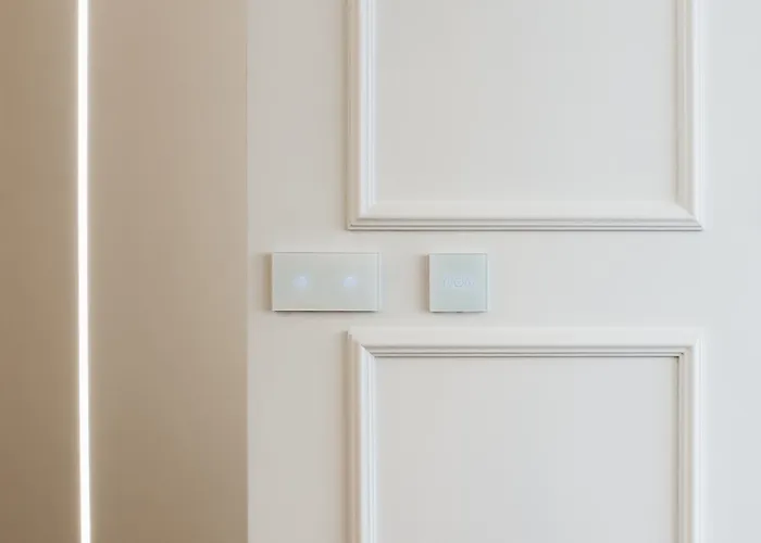 G 0.7 - G.oogle Nest Smart House *